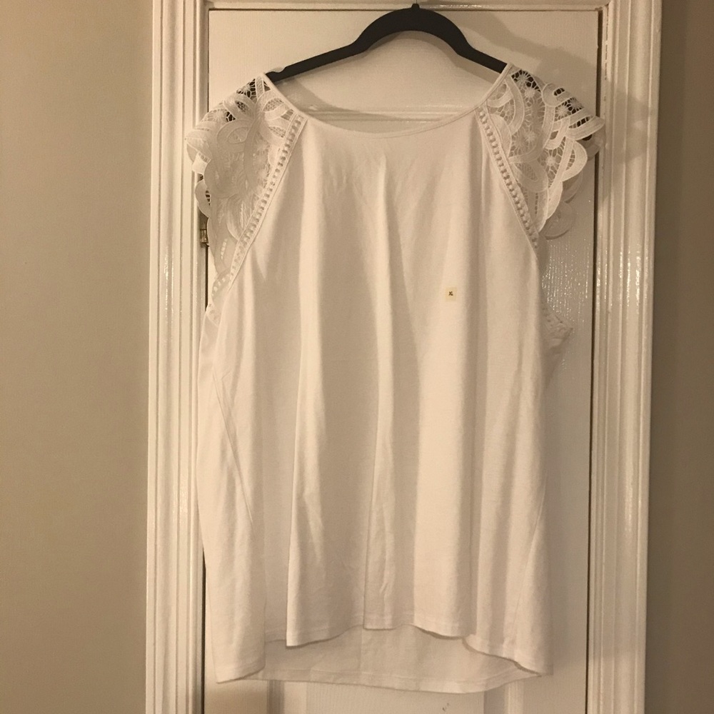 White Loft tee with scalloped sleeves